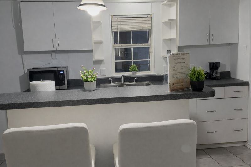 13915 Archwood St #1 - Photo 4 of 5