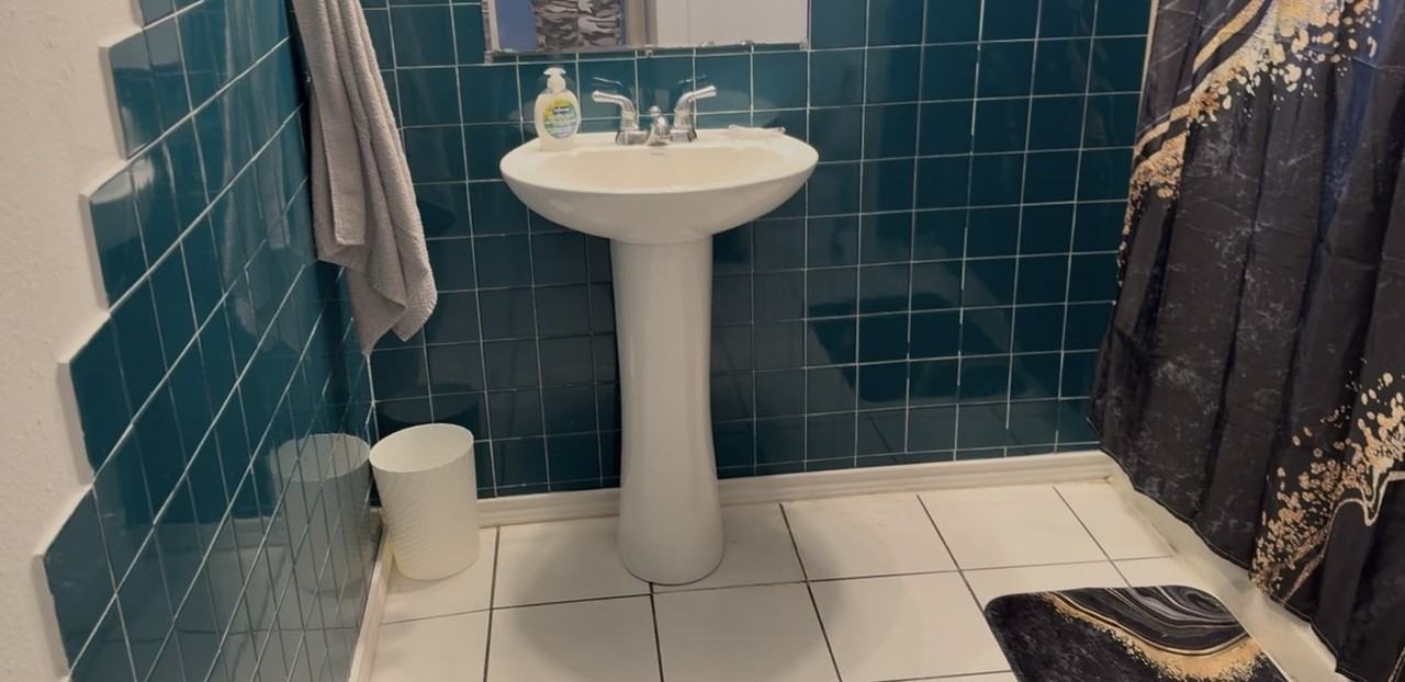 13915 Archwood St #3 - Photo 4 of 8