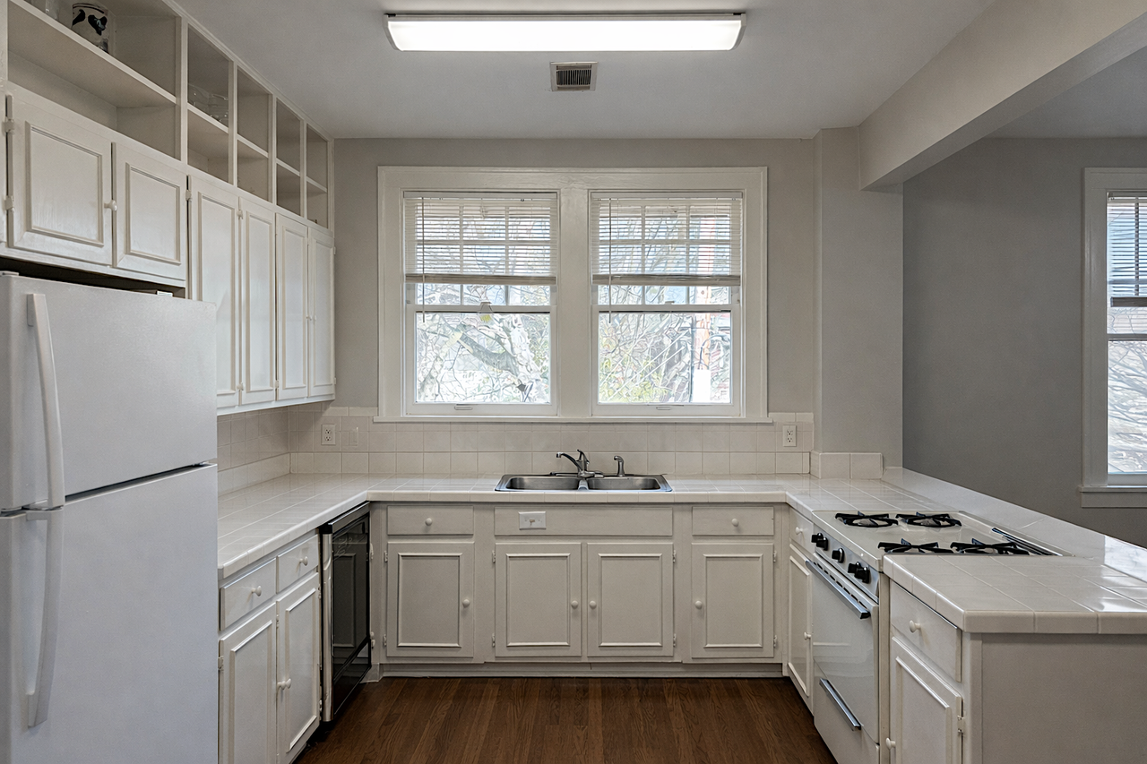 3219 W Markham St #B - Photo 3 of 15