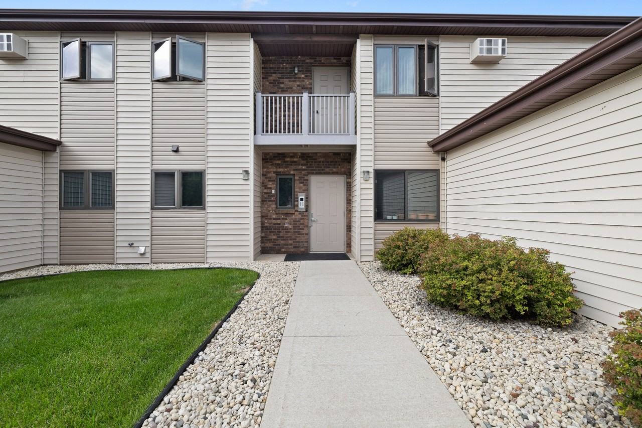 1005 S Lake St #C - Photo 3 of 30