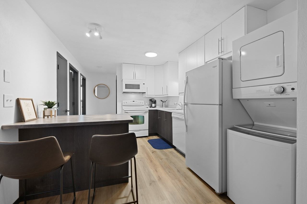 1005 S Lake St #C - Photo 4 of 30