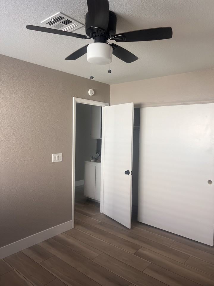 1369 Torington Dr #NA - Photo 6 of 7