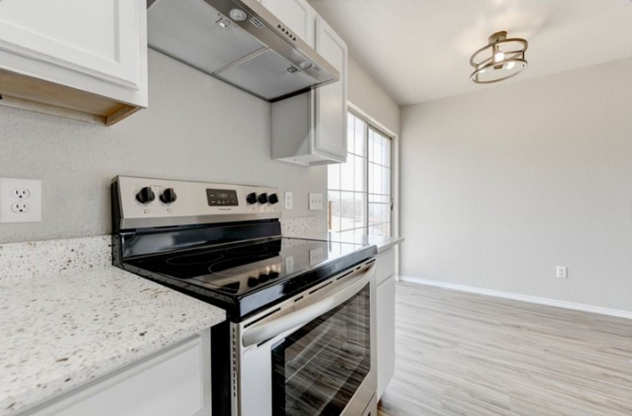 5906 Greengate Dr #B - Photo 7 of 11