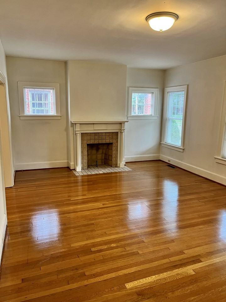 1324 Fontaine Rd #1324 - Photo 4 of 11