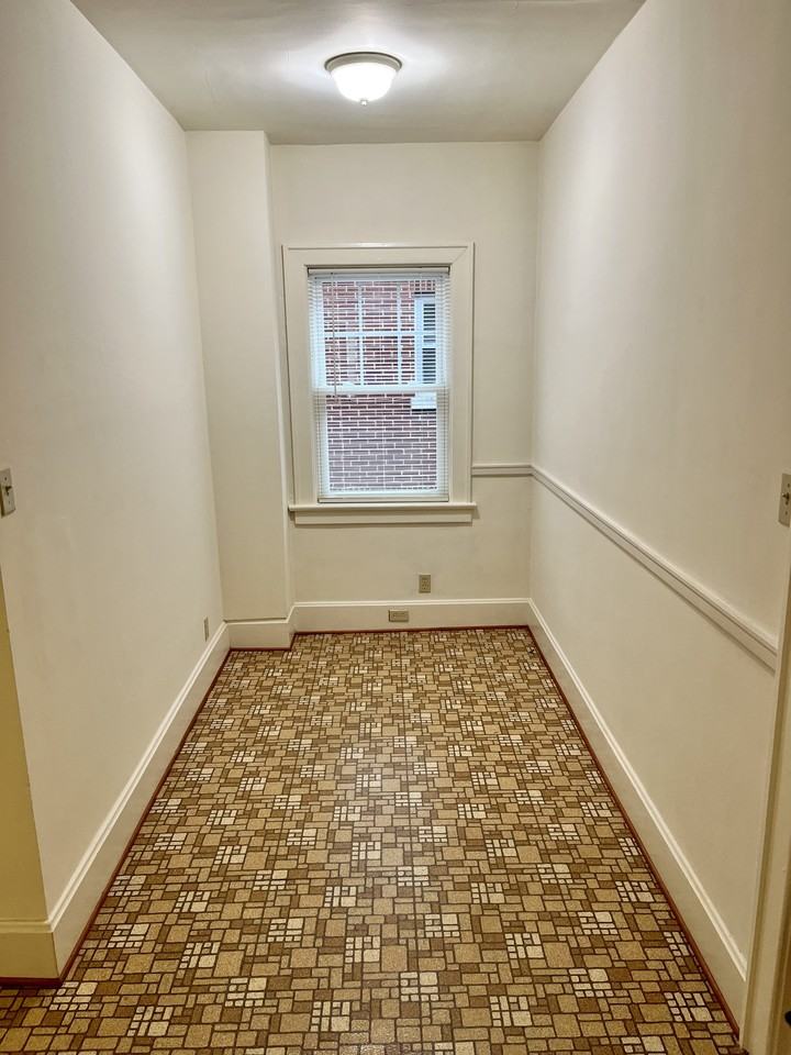 1324 Fontaine Rd #1324 - Photo 6 of 11