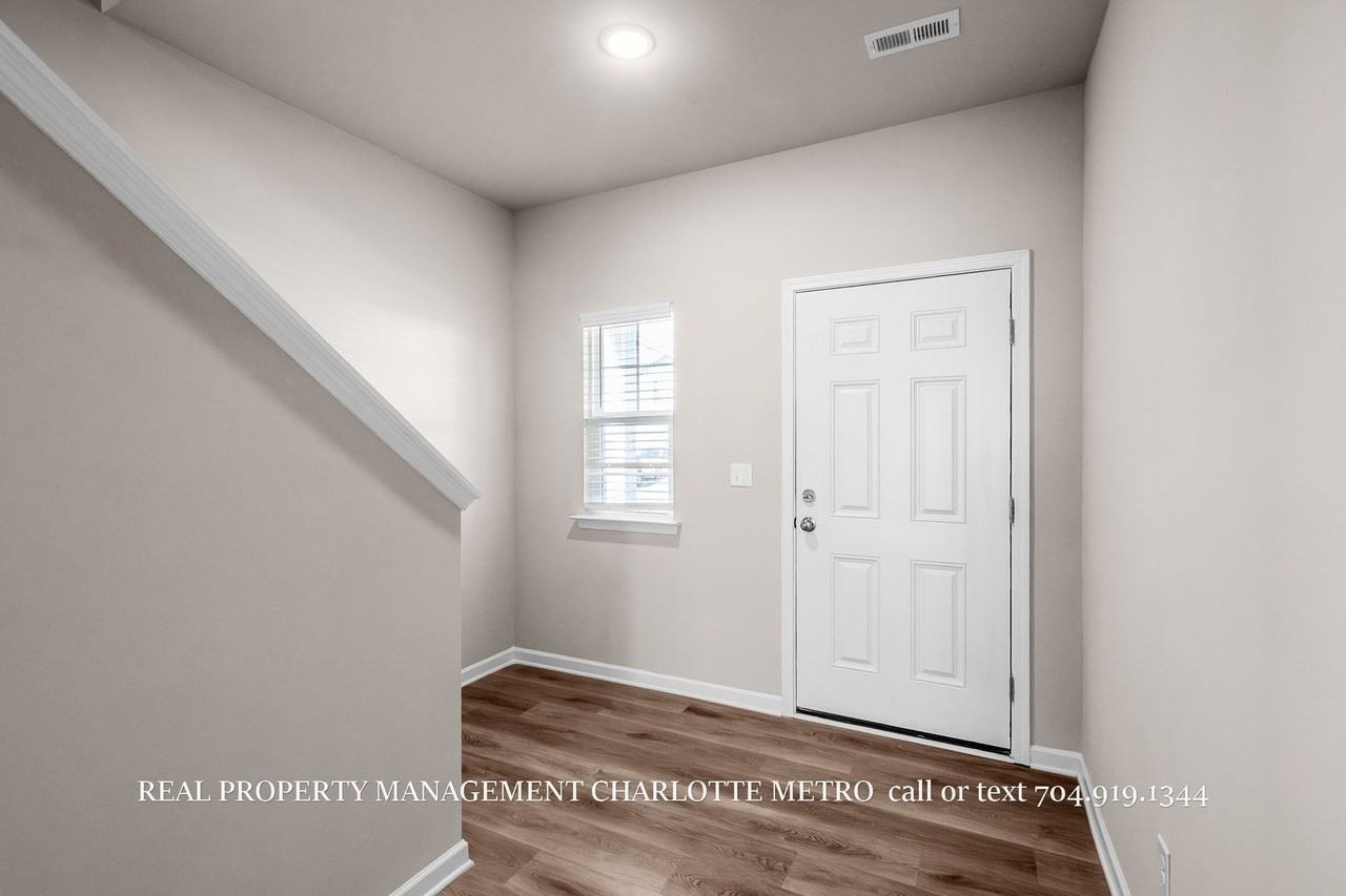 7109 Stoney Wood Ln - Photo 4 of 50