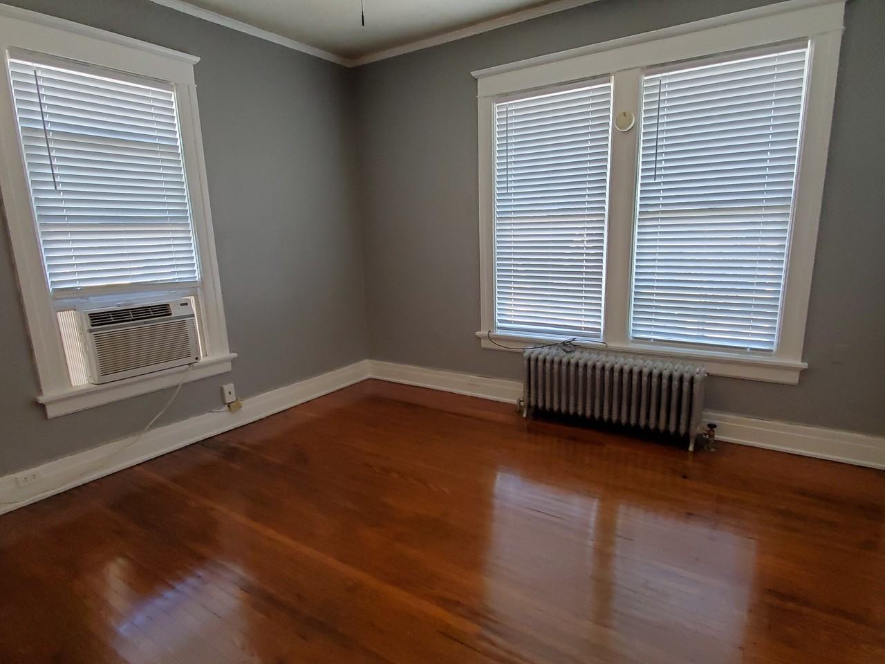 137 N Willett St #201 - Photo 2 of 5