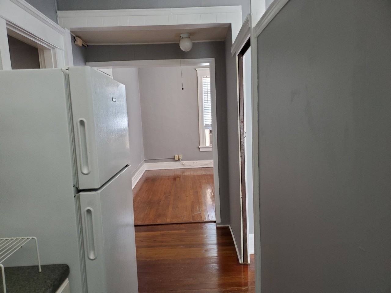 137 N Willett St #201 - Photo 4 of 5