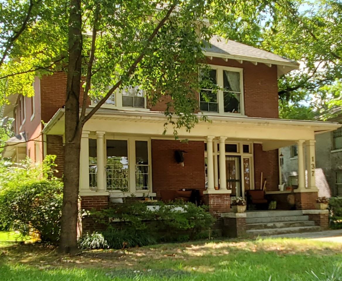 137 N Willett St #201 - Photo 5 of 5