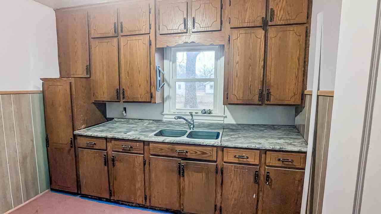 126 Hope Ave - Photo 2 of 8