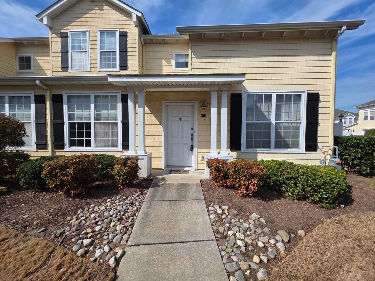1112 Grace Hill Dr - Photo 2 of 30