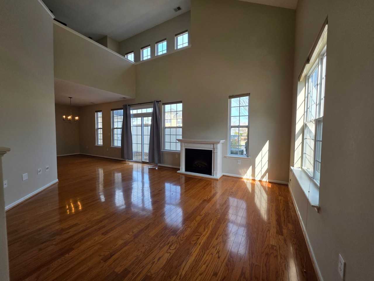 1112 Grace Hill Dr - Photo 3 of 30