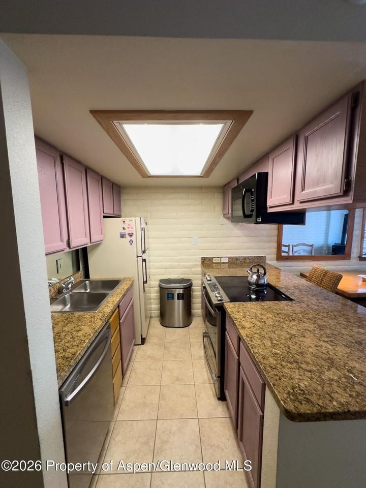 212 Vine St Unit 212 - Photo 2 of 10