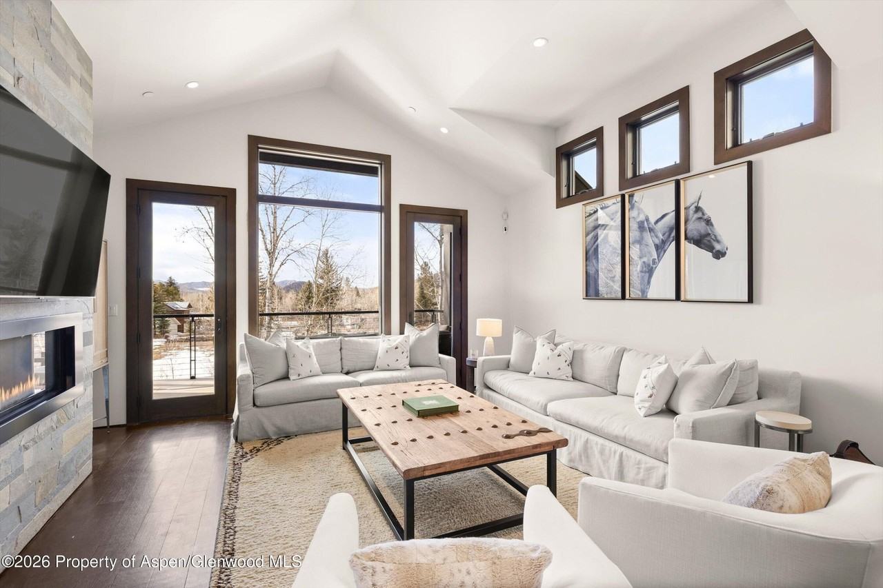 505 Park Cir Unit B - Photo 2 of 26