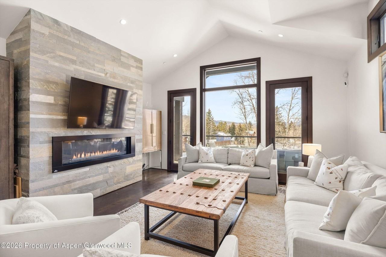 505 Park Cir Unit B - Photo 3 of 26