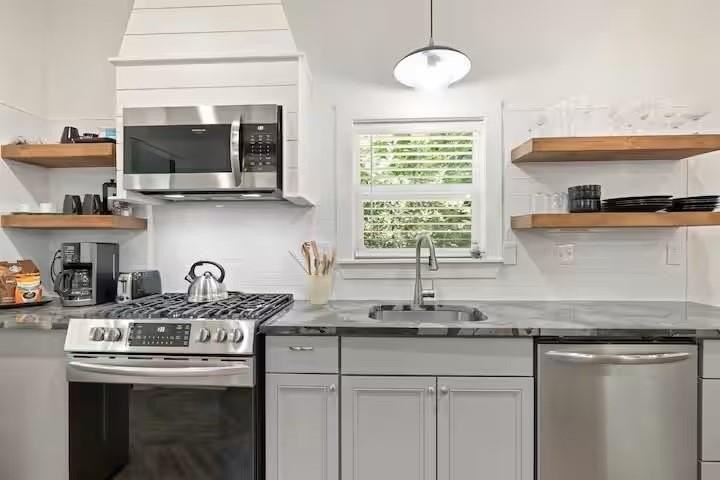 93 S West Ave - Photo 2 of 12