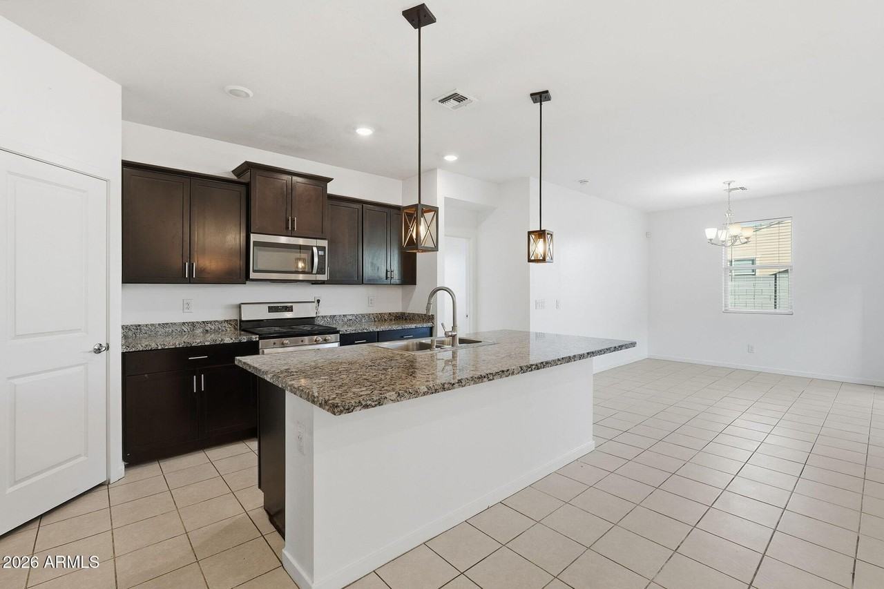 6762 W Encinas Ln - Photo 4 of 15