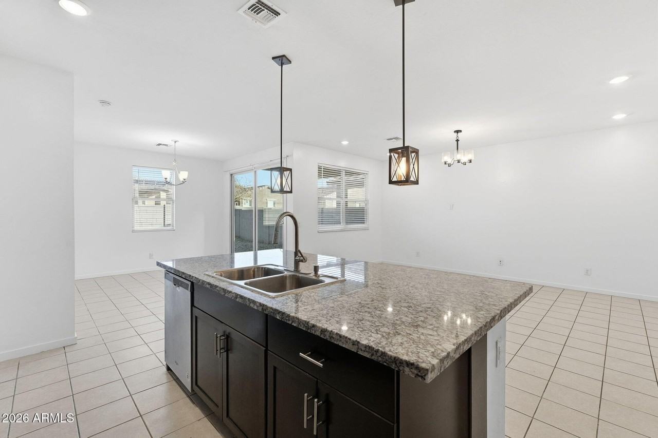 6762 W Encinas Ln - Photo 5 of 15