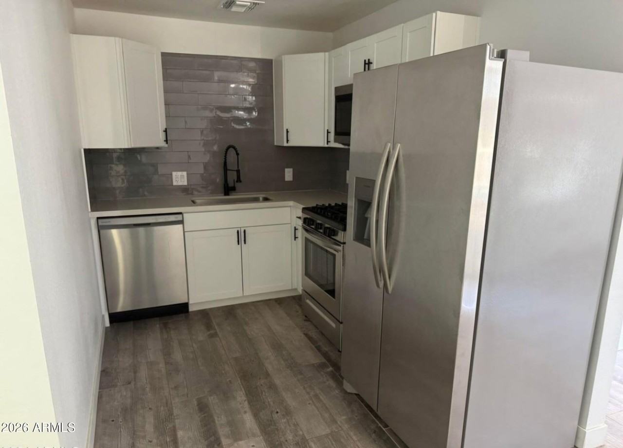 5039 N 18th Ave Apt 3 - Photo 4 of 18