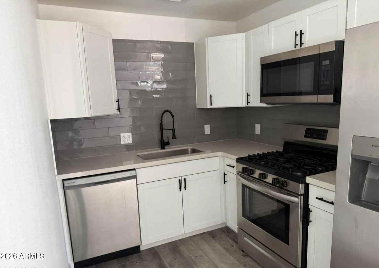 5039 N 18th Ave Apt 3 - Photo 5 of 18