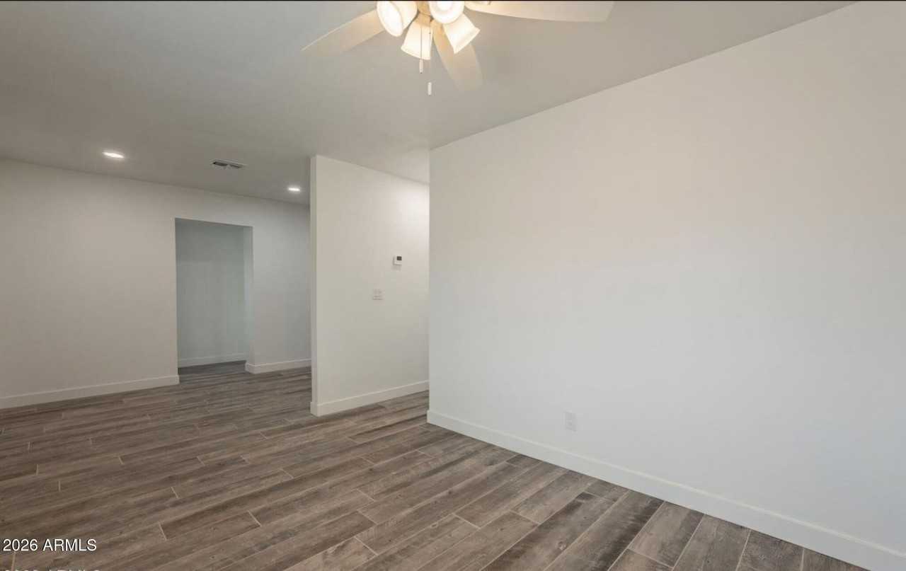 5039 N 18th Ave Apt 3 - Photo 6 of 18