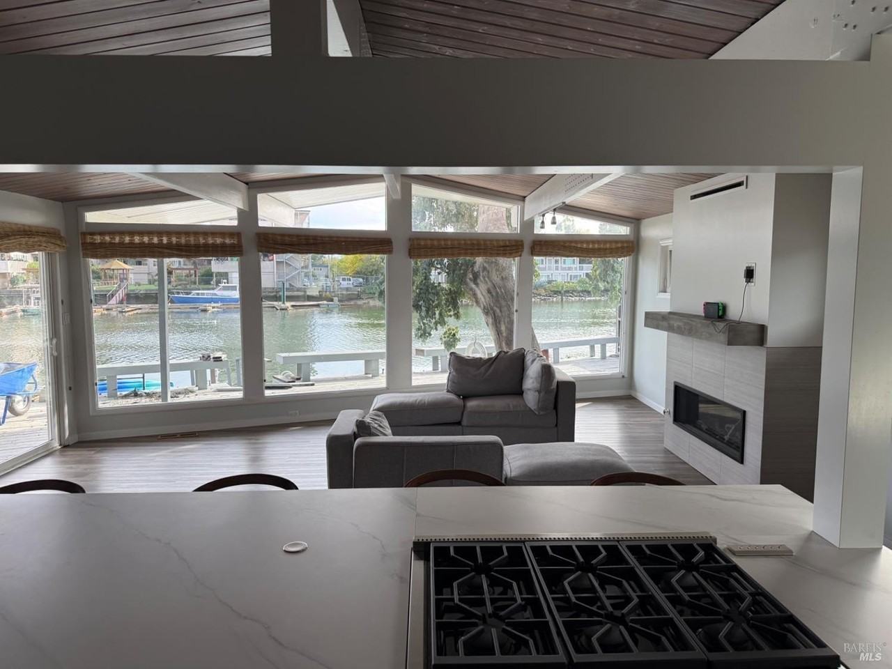 16 Harbor View Ct - Photo 3 of 20