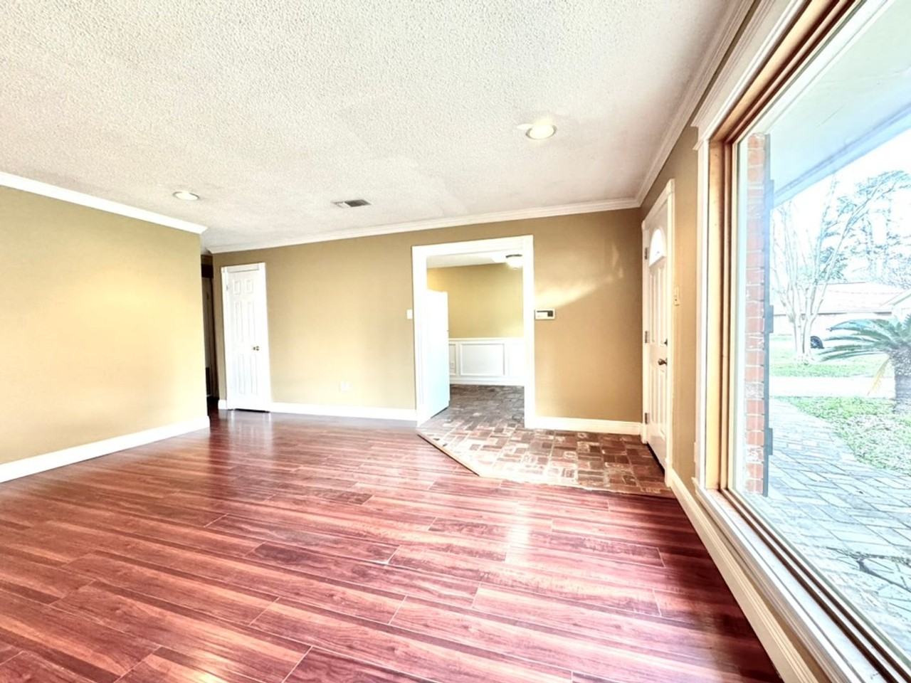 8584 Barnett Dr - Photo 3 of 21