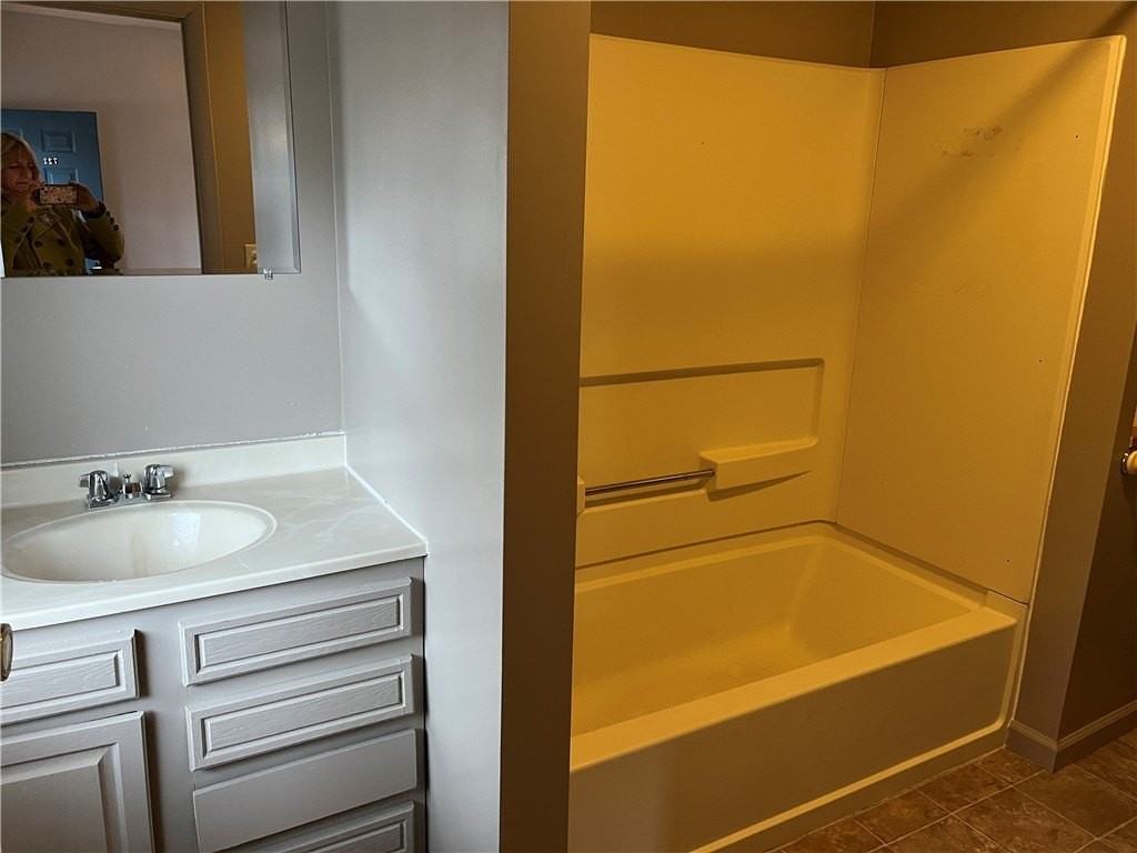 722 Seneca Pl - Photo 4 of 11