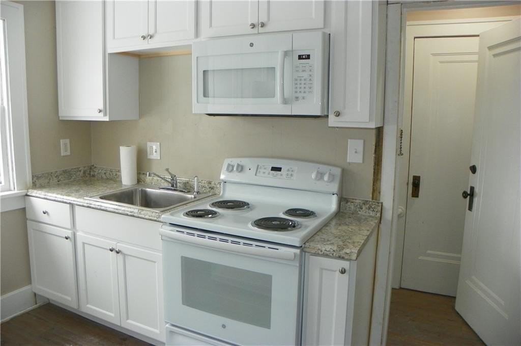 1067 N Winton Rd - Photo 4 of 10