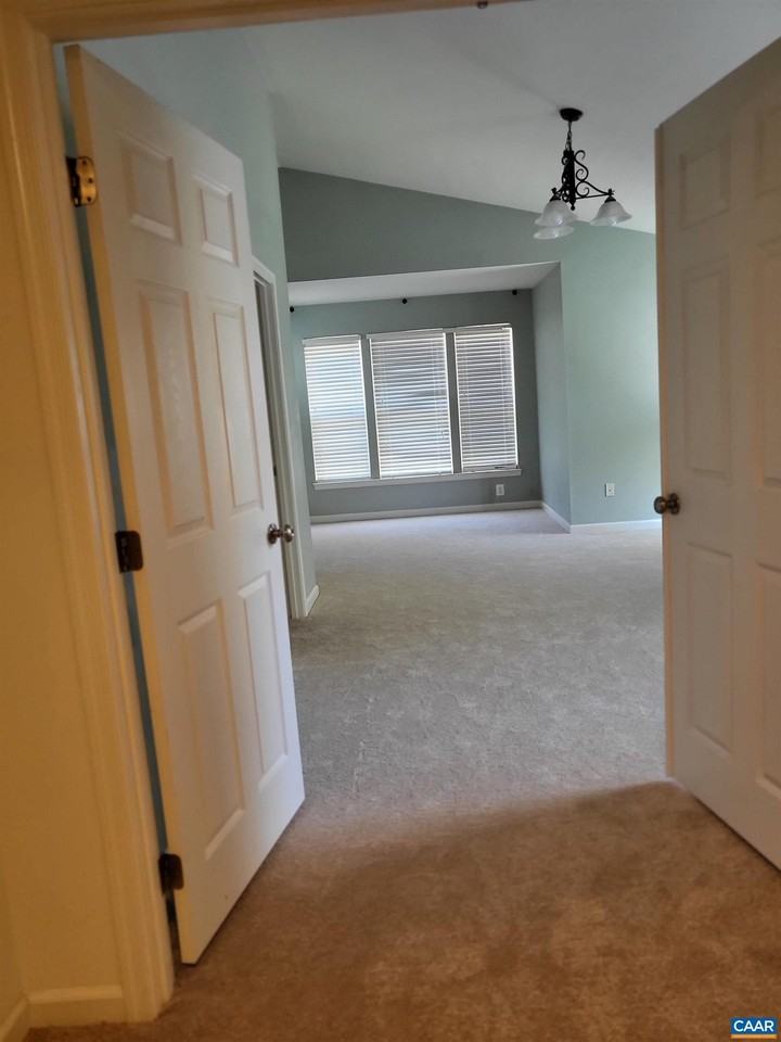 712 Rainier Rd - Photo 5 of 11