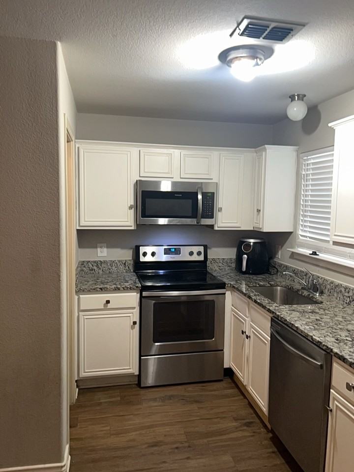 1901 Wright St #1 - Photo 3 of 18