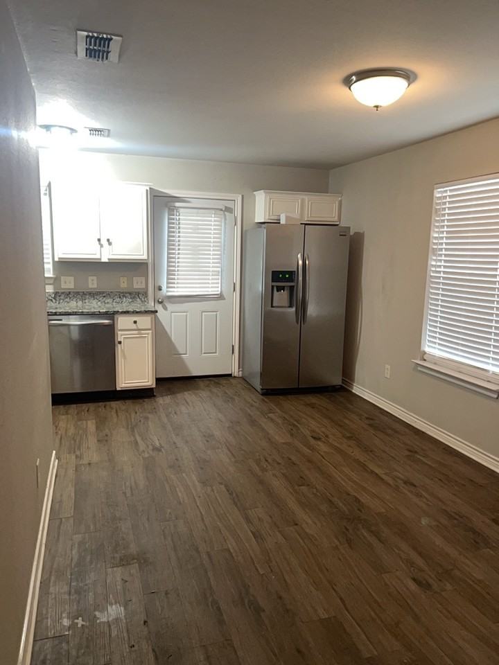 1901 Wright St #1 - Photo 5 of 18