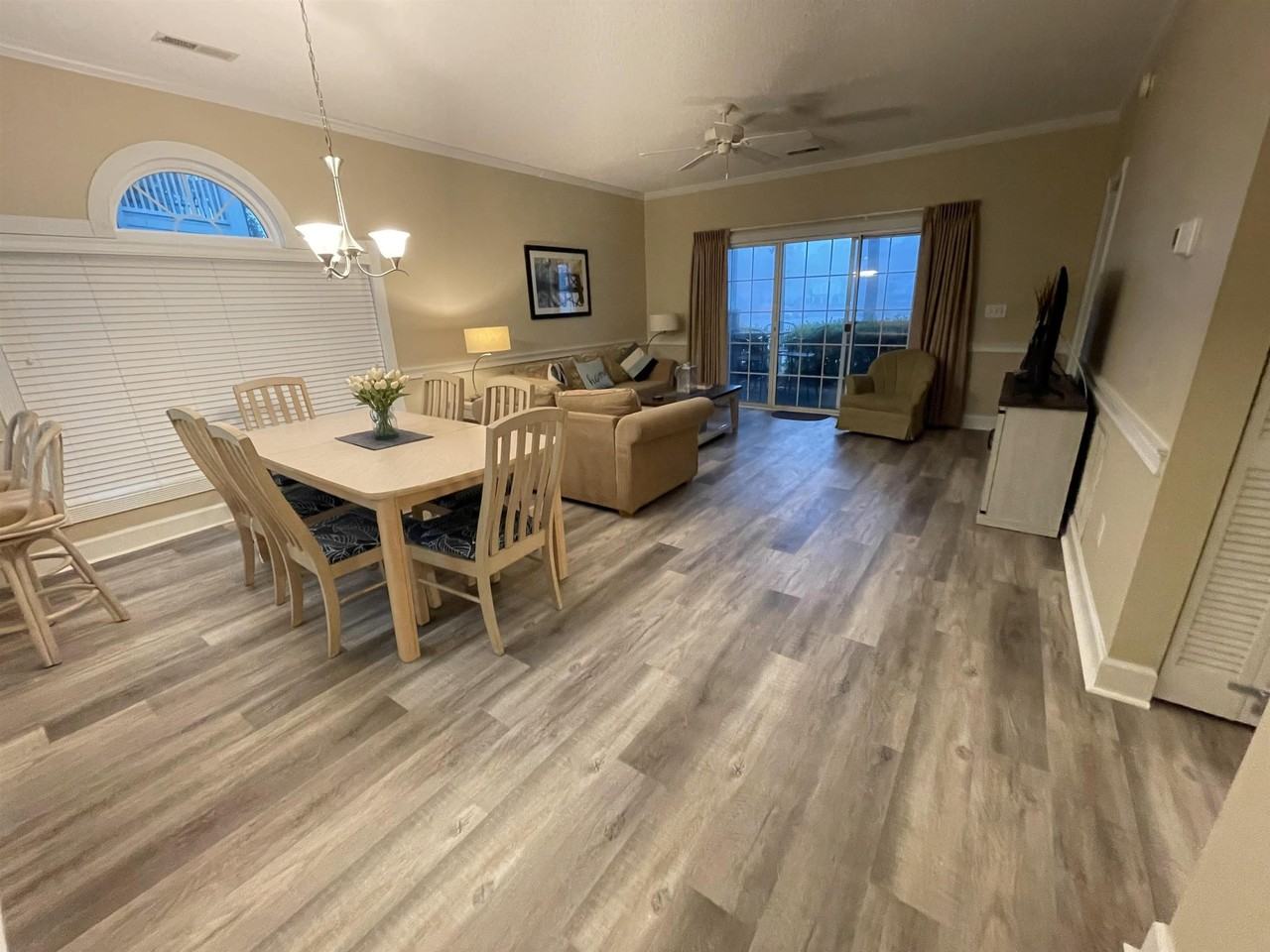 702 Riverwalk Dr - Photo 3 of 33