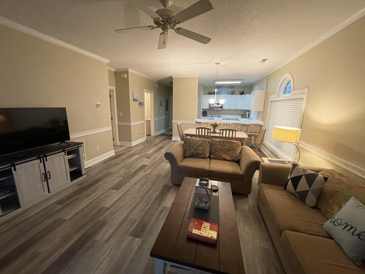 702 Riverwalk Dr - Photo 4 of 33