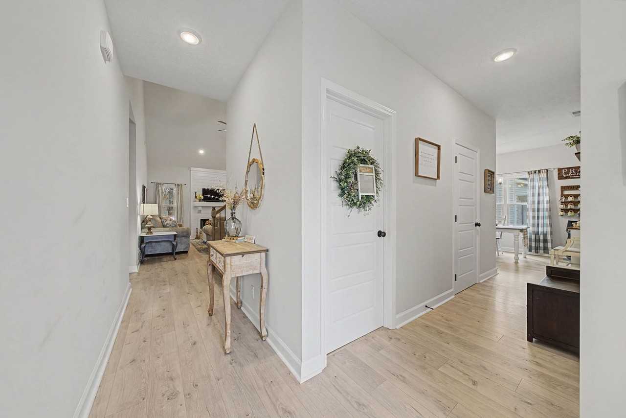 1042 Brightwood Ct - Photo 6 of 37