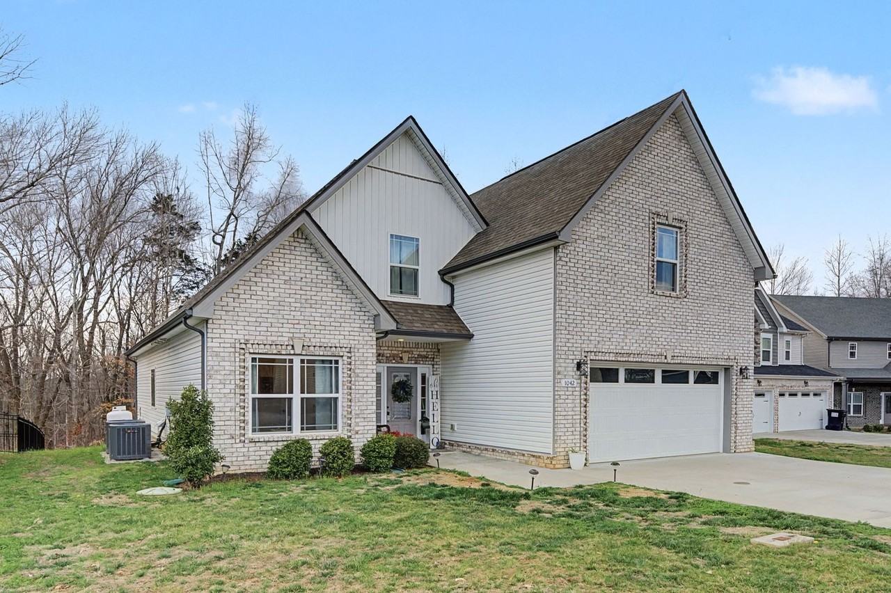 1042 Brightwood Ct - Photo 3 of 37