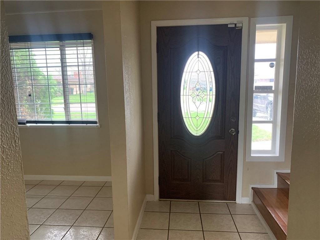 322 Belmont Dr - Photo 2 of 19