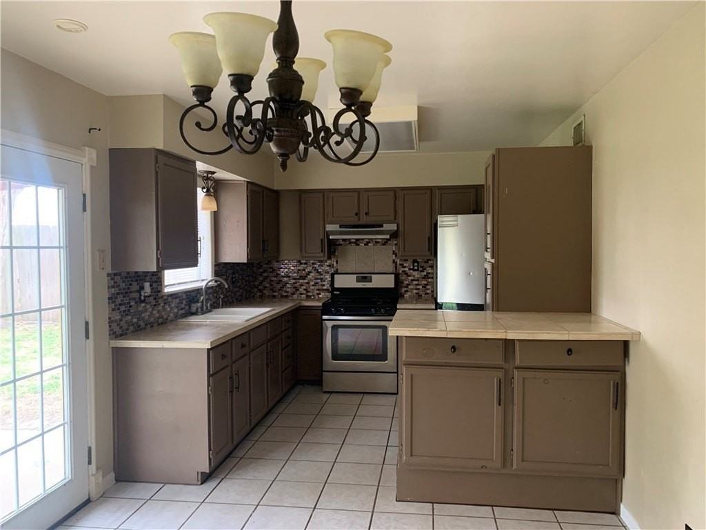 322 Belmont Dr - Photo 3 of 19