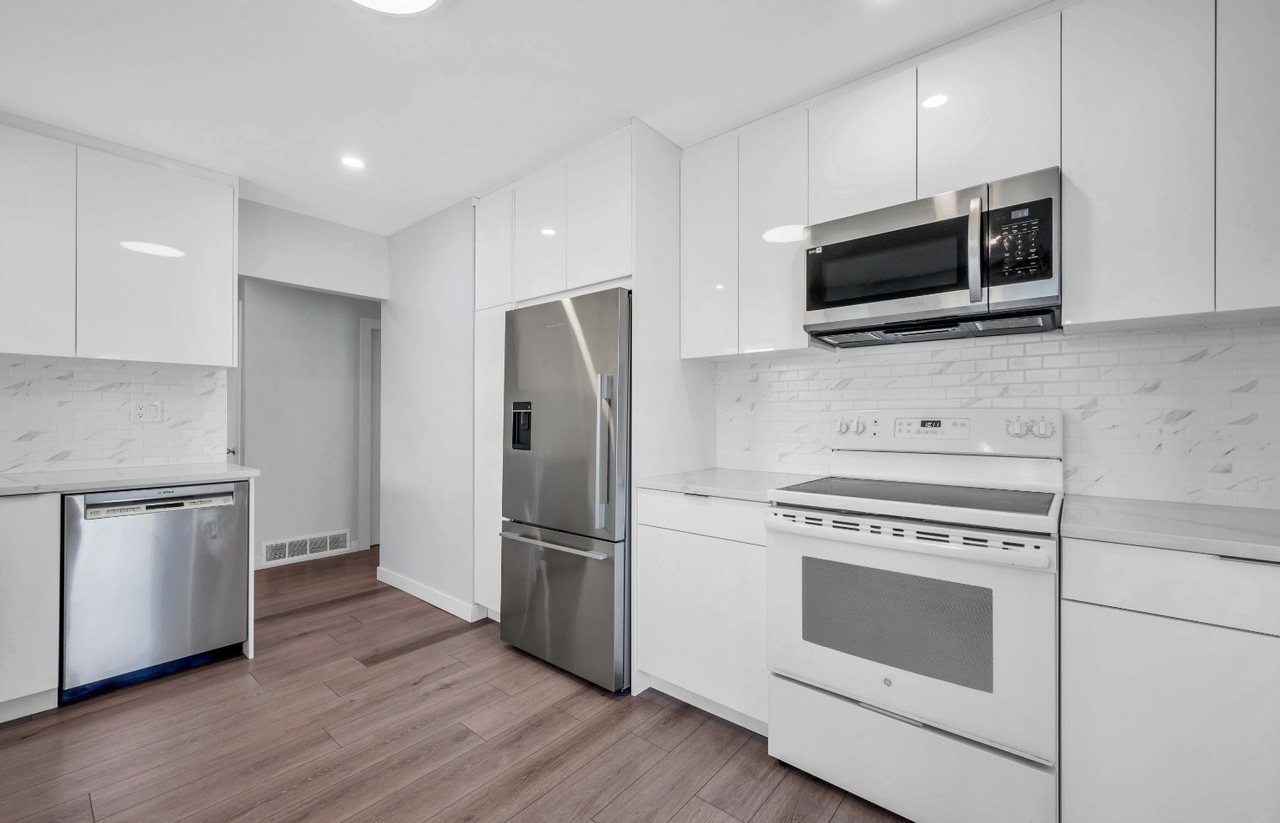 1047 Milford Avenue - Photo 7 of 21