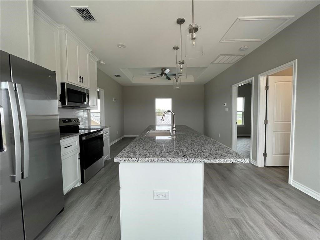 14202 Marina Dr Unit B - Photo 3 of 11