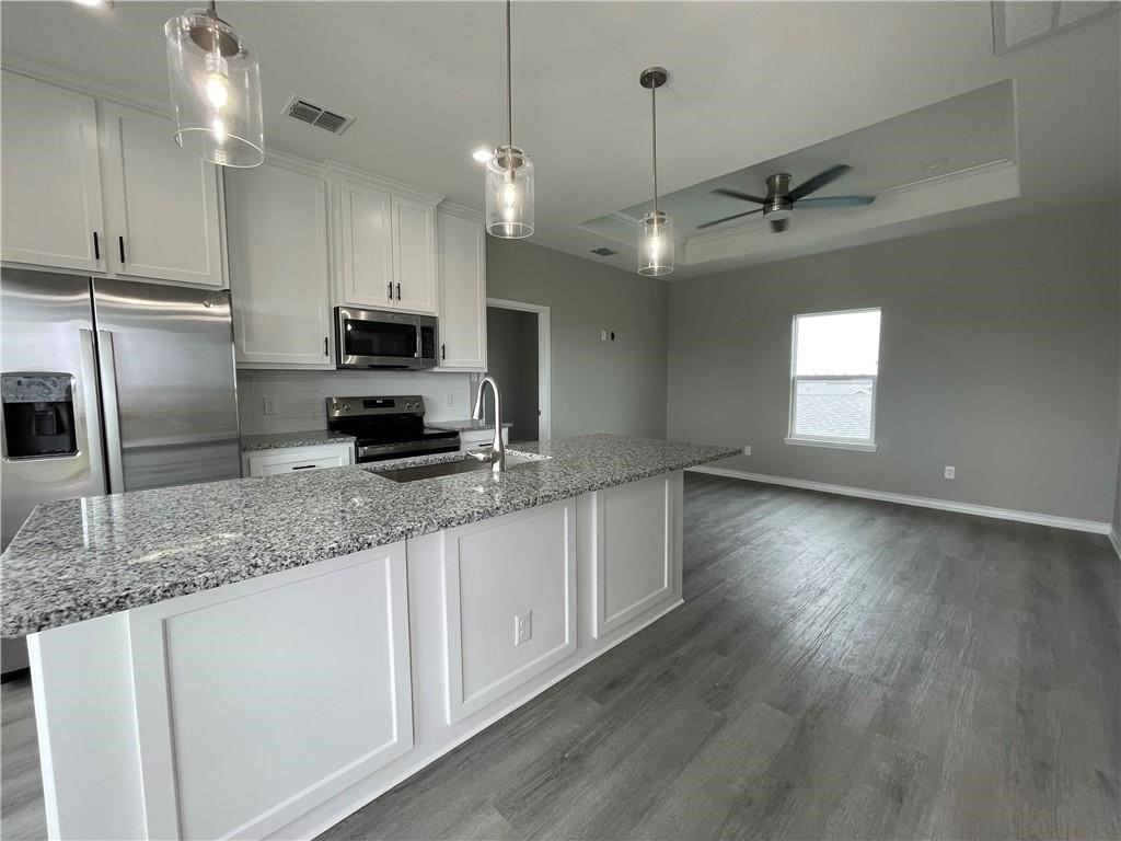 14202 Marina Dr Unit B - Photo 5 of 11