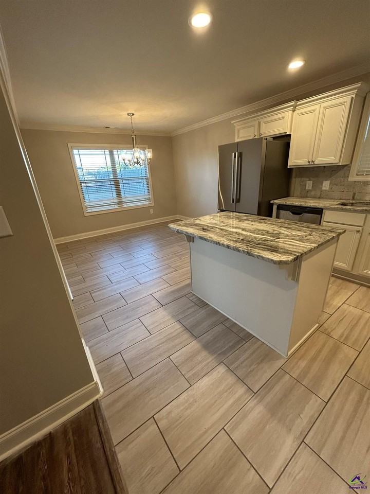 315 Gibson Cir - Photo 4 of 14