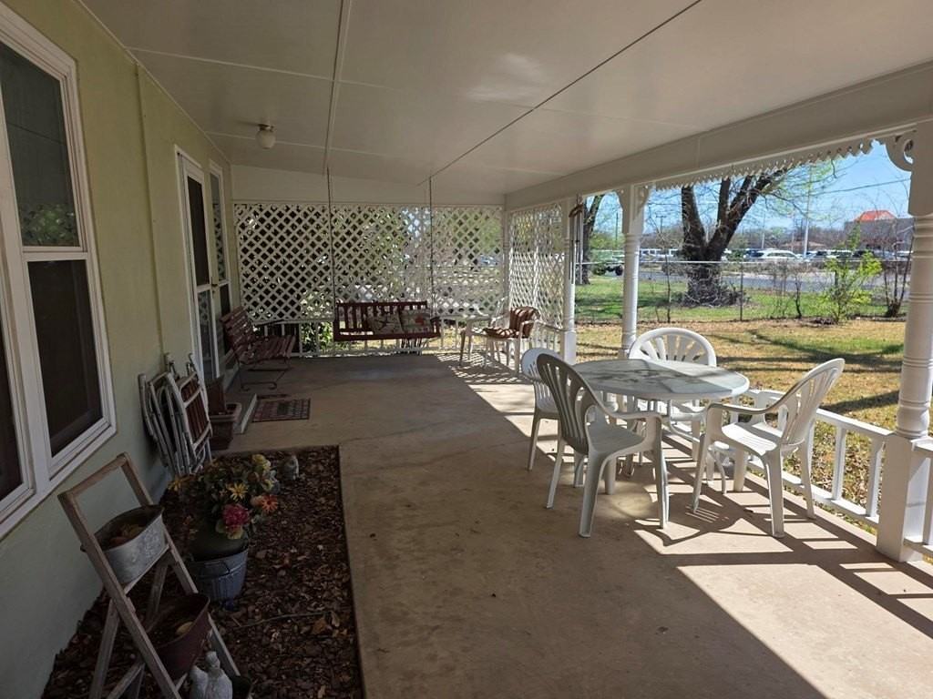 1006 E Highway St - Photo 2 of 18