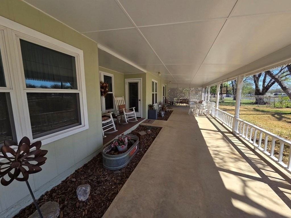 1006 E Highway St - Photo 3 of 18