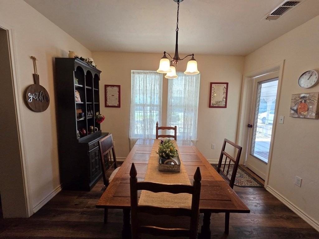 1006 E Highway St - Photo 4 of 18