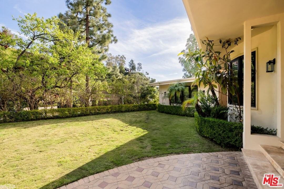 1845 Loma Vista Dr - Photo 5 of 36