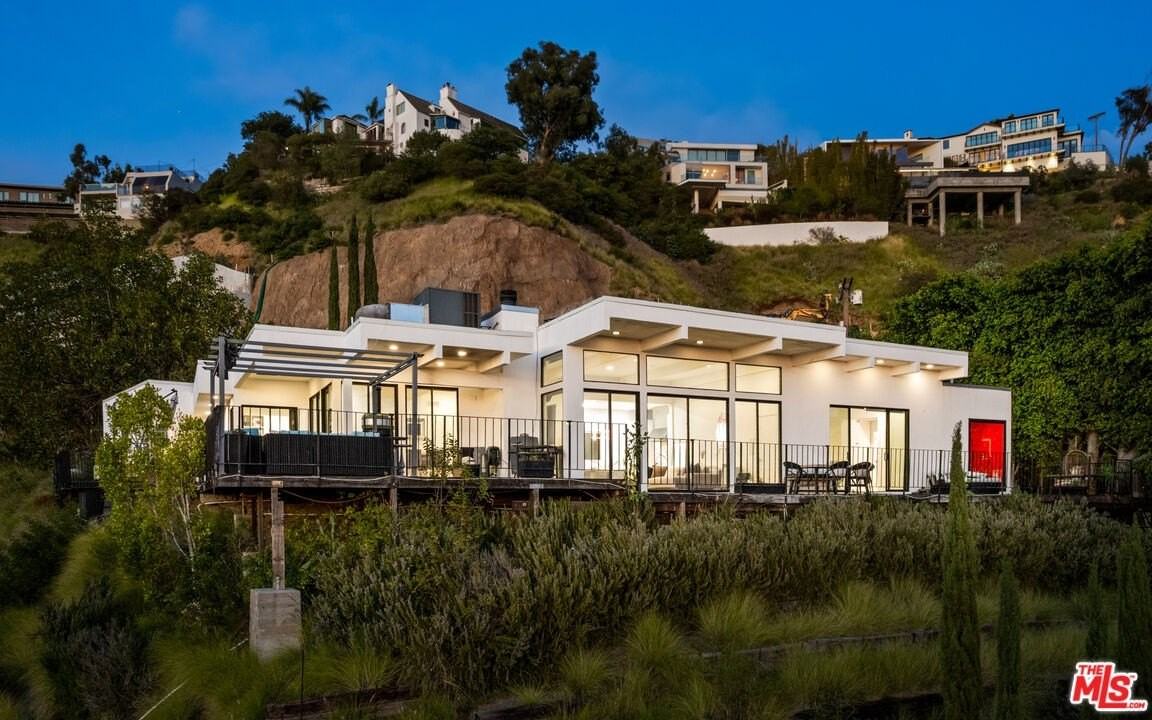 2001 Sunset Plaza Dr - Photo 2 of 43