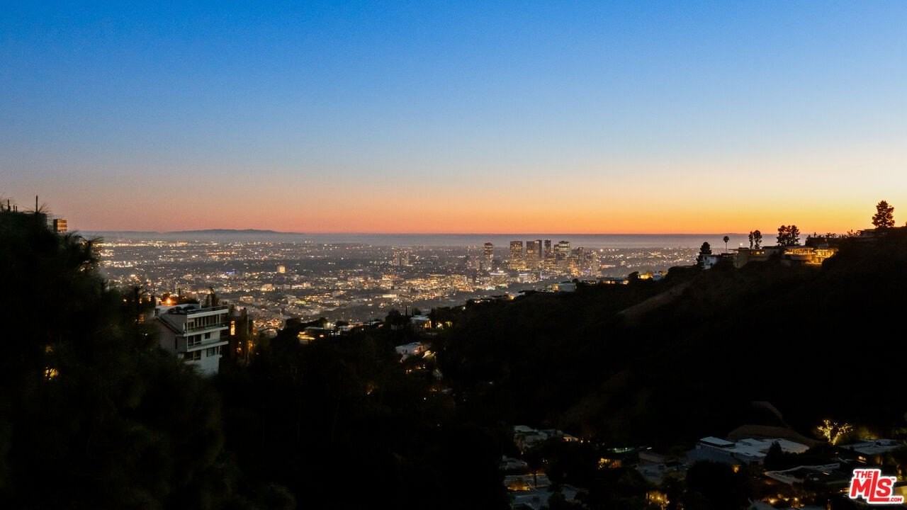 2001 Sunset Plaza Dr - Photo 3 of 43