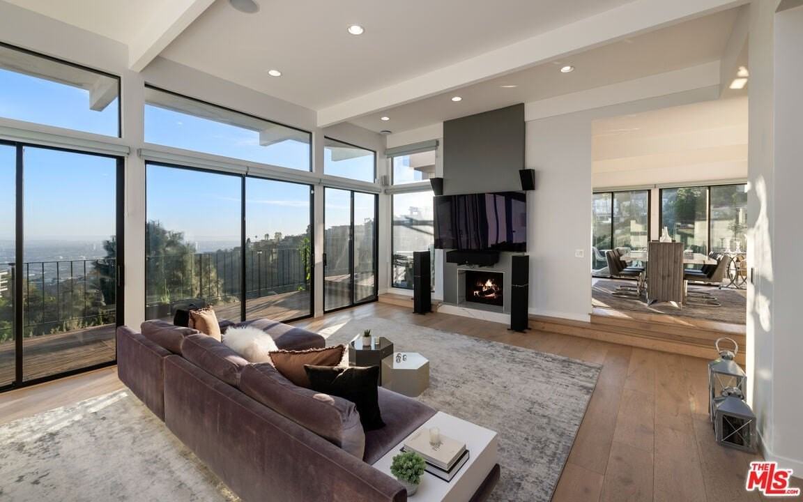 2001 Sunset Plaza Dr - Photo 7 of 43