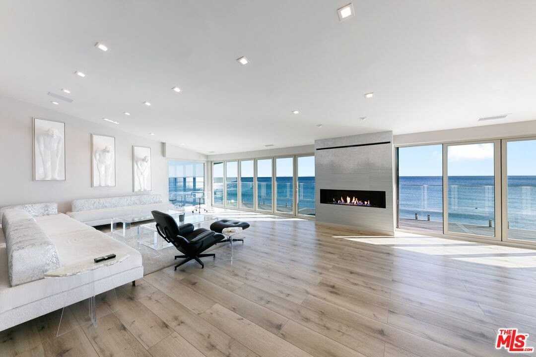 25216 Malibu Rd - Photo 2 of 21